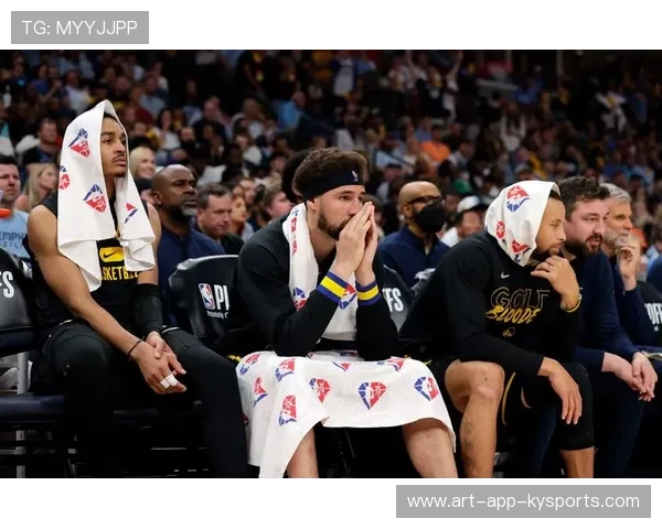 勇士替补席连续助攻带来比分拉开